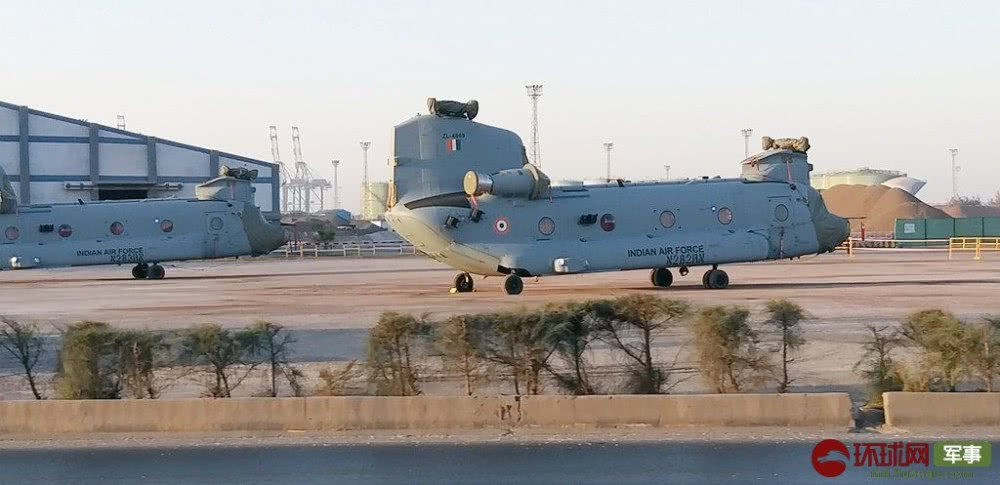 Các trực thăng CH-47F có khả năng mang theo tối đa 14 tấn hàng và khoang chứa máy bay chở được tối đa 50 lính với đầy đủ trang thiết bị. So với loại trực thăng Mi-26 mà CH-47F của Ấn Độ dự định sẽ thay thế, có vẻ như khả năng vận tải của CH-47F có vẻ hơi lép vế. Nguồn ảnh: QQ.