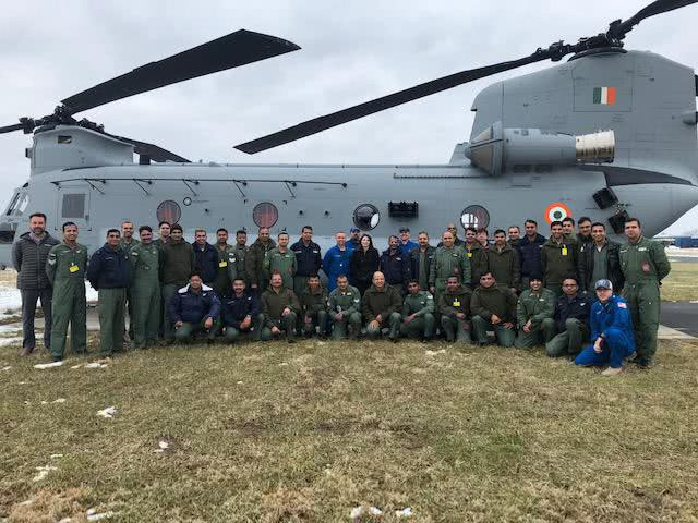 So với phiên bản gốc, CH-47F có động cơ công suất cao hơn cho phép nó bay được với tốc độ tối đa lên tới 282 km/h khi mang theo 9,5 tấn hàng hoá. Nguồn ảnh: QQ.