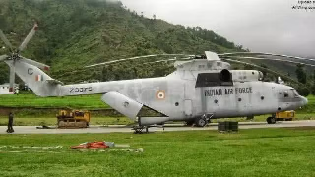 Giá của mỗi chiếc Mi-26 vào khoảng 25 tới 30 triệu USD và tới nay, dây chuyền sản xuất loại trực thăng này vẫn tiếp tục được vận hành. Tuy nhiên không hiểu sao, Quân đội Ấn Độ lại quyết tâm thay thế Mi-26 bằng trực thăng CH-47F - một loại trực thăng vận tải có vẻ như lép vế hơn. Nguồn ảnh: QQ.