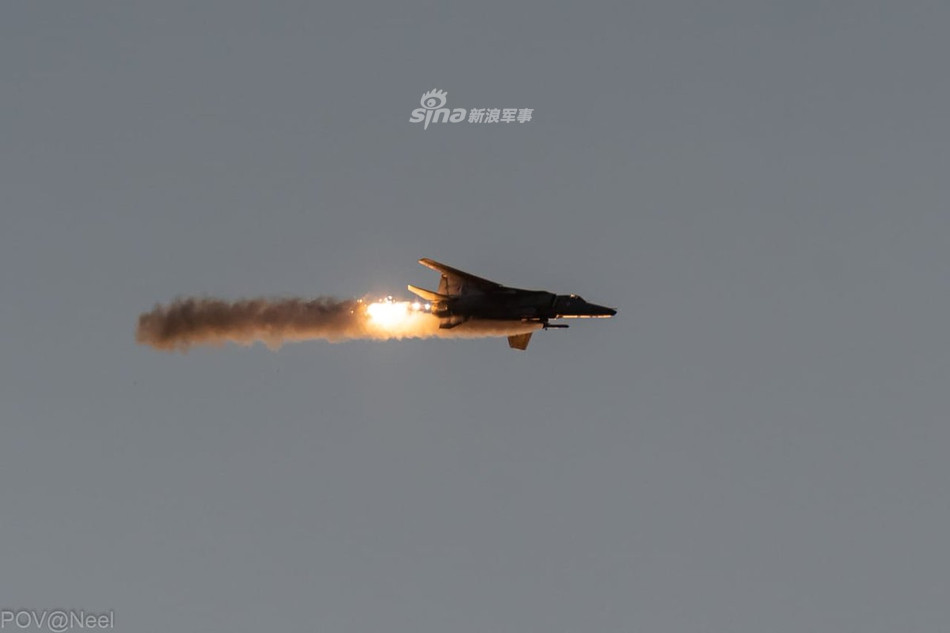 Không quân Ấn Độ được thành lập từ năm 1932 và tới nay đang có 139.576 nhân lực phục vụ kèm theo đó là số lượng máy bay các loại vào khoảng hơn 1700 chiếc. Nguồn ảnh: Sina.