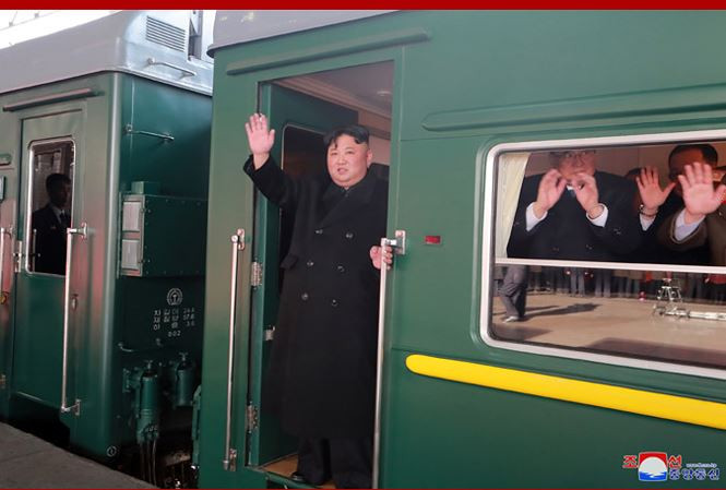 Và theo truyền thông Triều Tiên, Chủ tịch Kim Jong-un rời Bình Nhưỡng bằng tàu bọc thép vào chiều 23/2 đi Việt Nam dự hội nghị thượng đỉnh Mỹ-Triều lần 2 tại Hà Nội vào ngày 27/2 tới đây. Đây cũng được xem là chuyến công du hành trình dài nhất bằng tàu hỏa của ông Kim kể từ khi lên nắm quyền. Nguồn ảnh: KCNA.