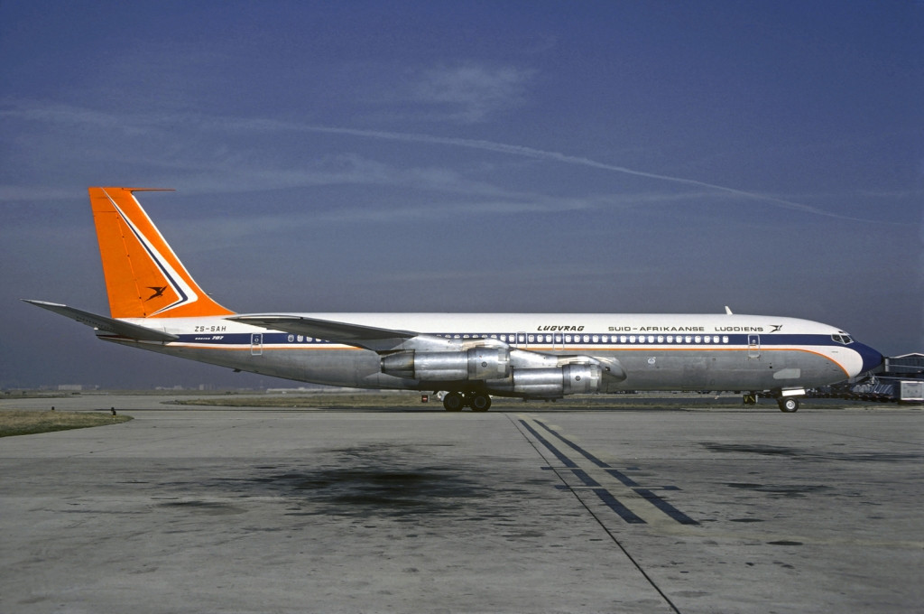 Không quân ta đã táo bạo, tháo bỏ 50 ghế ở phía trước, giữa và cuối máy bay để chở được gần... 300 quân cùng đầy đủ trang bị súng đạn, vũ khí mà vẫn đảm bảo được độ cân bằng của máy bay. Boeing 707 cũng là loại máy bay duy nhất làm nhiệm vụ bay đêm khi làm nhiệm vụ vận tải và chỉ có duy nhất một tổ bay làm việc liên tục, không có tổ bay dự bị. Nguồn ảnh: Boeing.