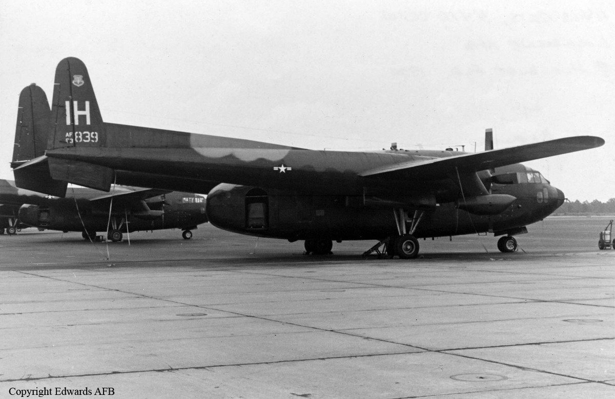 Mặc dù vậy, C-119 có tốc độ bay chậm, từ Tân Sơn Nhất tới Hà Nội mất tối đa bốn tiếng thậm chí hơn nếu điều kiện khí hậu không tốt, mỗi ngày chỉ bay được một chuyến ra Bắc rồi lại quay vào, sáng hôm sau mới bay tiếp được. Nguồn ảnh: Edwards.