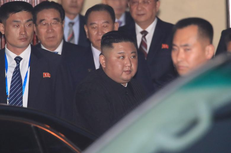 Điểm đến đầu tiên của Chủ tịch Kim Jong-un sau khi tới Hà Nội đó là Đại Sứ Quán Triều Tiên. Nguồn ảnh: Reuters.