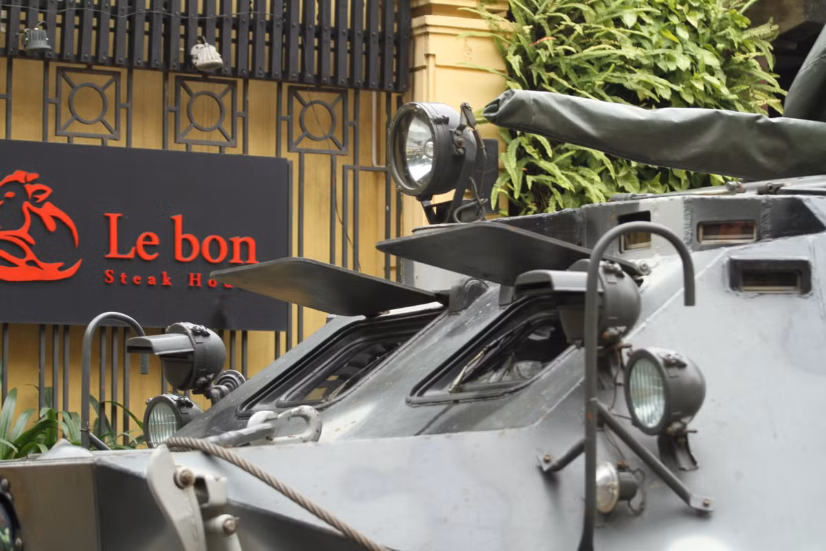 Xe được vũ trang đại liên 14,5 mm, súng máy đồng trục 7,62 mm. Thân xe được bọc giáp với khả năng chống đạn 7,62 mm bắn ở mọi cự ly. BTR-60PB có thể đạt tốc độ tối đa 80 km/h, lội nước 10 km/h.