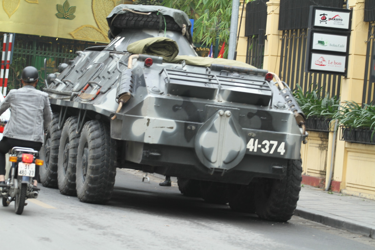 Ưu điểm của BTR-60 nằm ở tính cơ động cao, chở được nhiều binh lính (tới 16 người), dễ sử dụng cũng như bảo trì. Lớp giáp của BTR-60PB không quá dày nhưng có tác dụng bảo vệ khá tốt cho binh sĩ bên trong. Xe có khả năng chạy ở tốc độ tối đa tới 80km/h trên đường bằng và dự trữ hành trình theo nhiên liệu khoảng 500km.