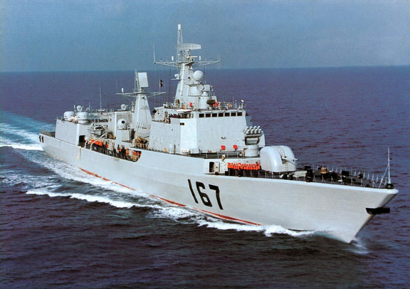 Bên cạnh đó, theo một số nguồn tin, trong quá trình đánh giá, sử dụng Trung Quốc nhận ra Type 051B tồn tại nhiều khuyết điểm về khả năng tác chiến. Mà cụ thể, hỏa lực phòng không với bệ phóng HQ-7 là quá yếu. Nguồn ảnh: QQ.