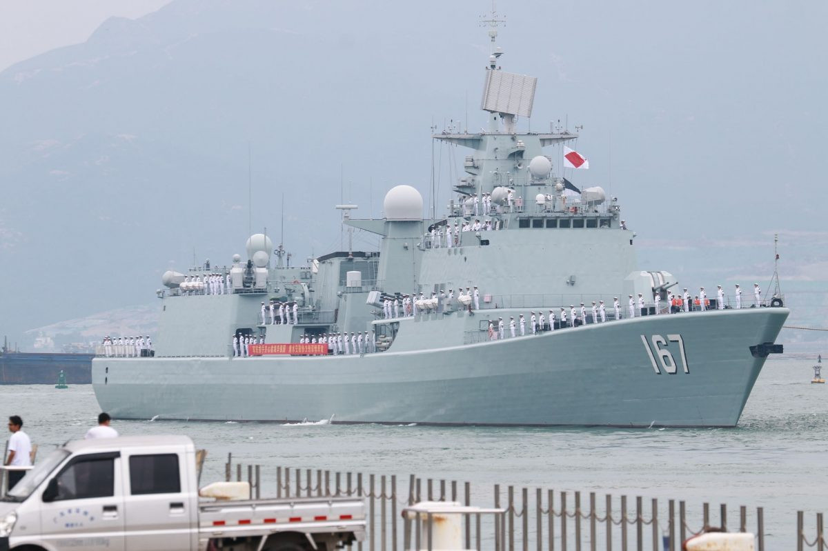 Bên cạnh đó, việc một chiến hạm hiện đại mà lại đi sử dụng pháo phòng không 37mm công nghệ những năm 1960-1970 thì thật tệ hại. Đó là những lý do khiến chiến hạm Type 051B không được ưu ái đóng thêm và thậm chí năm 2015 nó được "cho vào nhà máy" để hiện đại hóa dù còn khá mới. Nguồn ảnh: QQ.