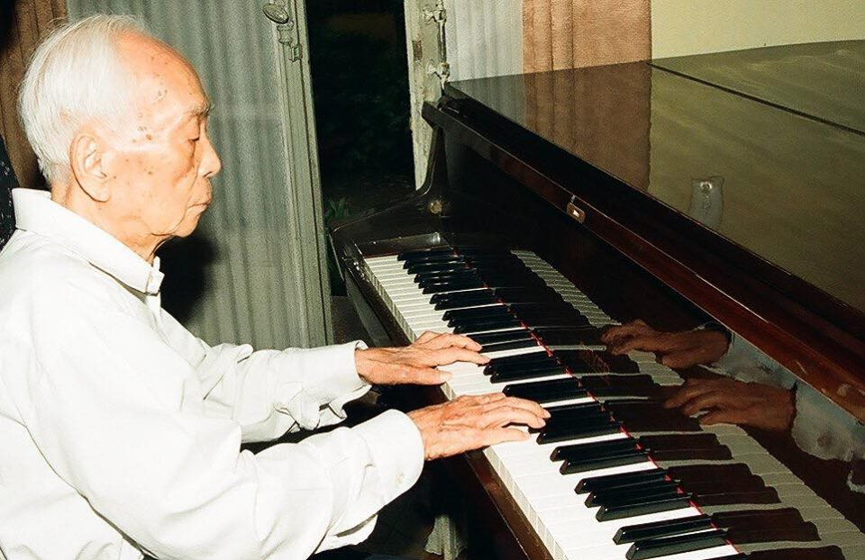 Chiến dịch Đông Bắc hay còn có tên khác là chiến dịch Hoà Bình được Đại tướng Võ Nguyên Giáp chỉ huy và triển khai trong thời gian từ tháng 12/1951 tới cuối tháng 2/1952 thì kế thúc thắng lợi. Chiến dịch này có mục tiêu là thị xã Hoà Bình, Sông Đà và Đường 6, phá vỡ phòng tuyến Sông Đà, tạo điều kiện triển khai, mở rộng chiến tranh xuống tận đồng bằng. Nguồn ảnh: QDND.