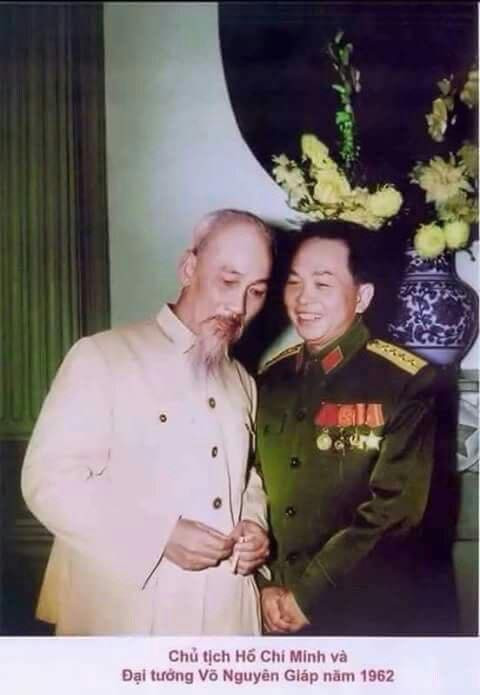 Chiến dịch Tây Bắc cuối năm 1952 tiếp tục là một thắng lợi thành công ngoài dự kiến do Đại tướng Võ Nguyên Giáp chỉ huy. Trong chiến dịch này, Đại tướng Võ Nguyên Giáp đóng vai trò Tư lệnh, Tướng Hoàng Văn Thái làm Tham mưu trưởng, Tướng Nguyễn Chí Thanh làm Chủ nhiệm chính trị và Tướng Trần Đăng Ninh làm Chủ nhiệm hậu cần. Nguồn ảnh: TTXVN.