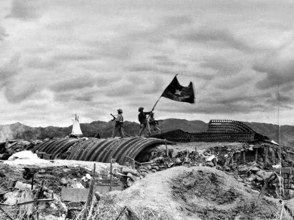 Sau thất bại của thực dân Pháp, hội nghị Geneva bắt đầu bàn về vấn đề Đông Dương từ ngày 8/5/1954. Sau hội nghị, Pháp công nhận quyền tự do, thống nhất, chủ quyền và toàn vẹn lãnh thổ của các nước Đông Dương gồm Việt Nam, Lào và Campuchia. Nguồn ảnh: QDND.