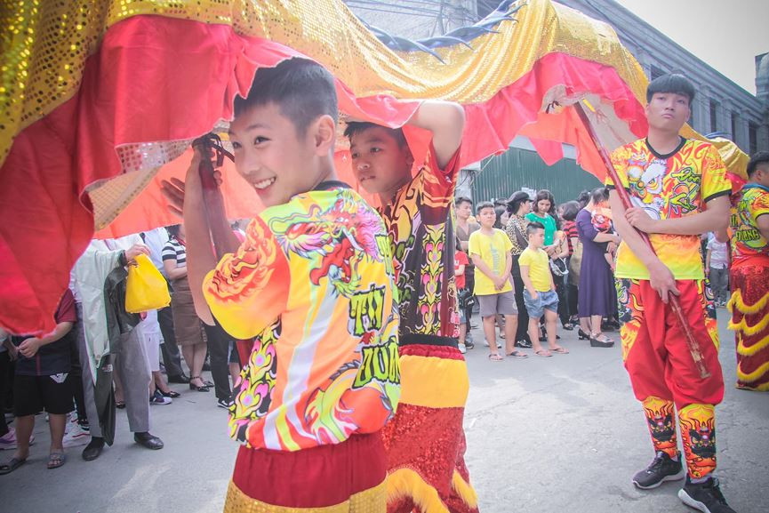 Lứa thiếu niên làng Đồng Kỵ cũng "góp công" trong đội múa lân, múa rồng.