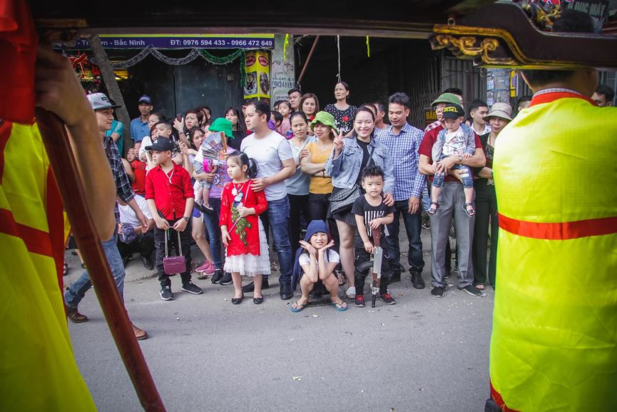 Do ngày nghỉ lễ dài nên lượng khách đổ về Đồng Kỵ tăng cao.