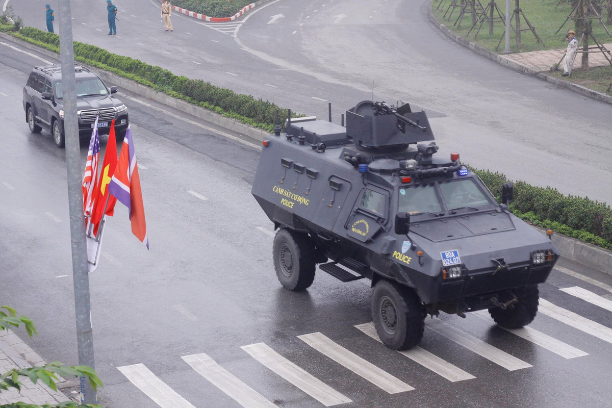 Đây là dòng xe bọc thép Shinjeong S5 do Hàn Quốc sản xuất được Việt Nam nhập khẩu cách đây chỉ vài năm.