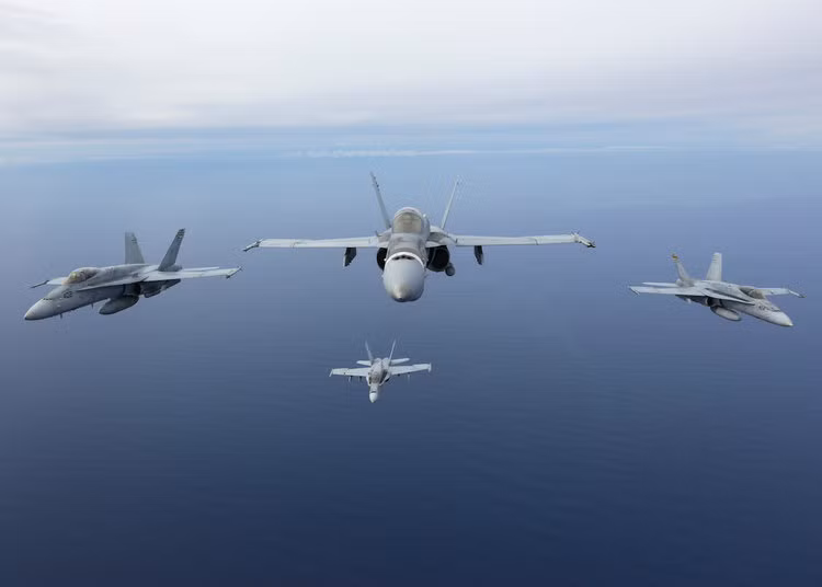 Các đơn vị Không quân hay Không quân Hải quân Mỹ thường thực hiện nhiệm vụ theo các toán bốn chiếc, đảm bảo khả năng yểm trợ khi không chiến cũng như di chuyển. Với những lực lượng Không quân nhỏ như Việt Nam, chúng ta thường chỉ sử dụng bay cặp hai chiếc một. Nguồn ảnh: BI.