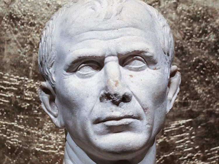 Vị trí thứ hai thuộc về Julius Caesar dù ông không hề tham gia chỉ huy trực tiếp bất cứ một trận chiến nào mà chỉ đóng nhiệm vụ tham mưu bằng những chiến thuật đầy rủi ro nhưng không kém phần táo bạo mà vị vua này có thể đưa ra. Nguồn ảnh: BI.