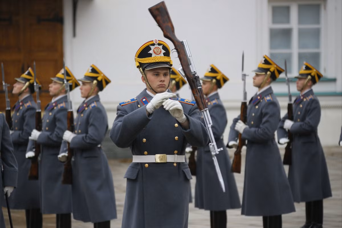 Ở nước Nga, hiện các đơn vị danh dự, tiêu binh vẫn sử dụng rộng rãi SKS. Nguồn ảnh: Survivor.