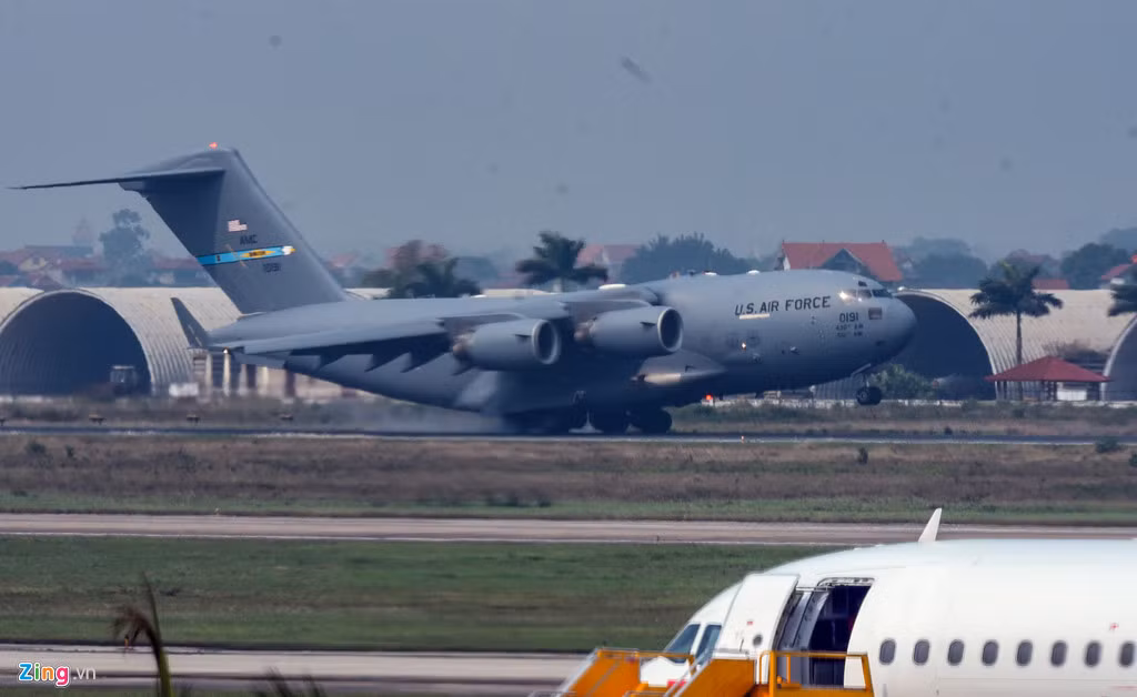 C-17 lần đầu được sử dụng để triển khai lính dù trên chiến trường thực tế vào năm 2003, khi đó, gần 1.000 binh sĩ Mỹ đã nhảy dù xuống khu vực do người Kurd kiểm soát ở miền Bắc Iraq trong chiến dịch Tự do Iraq năm 2003.