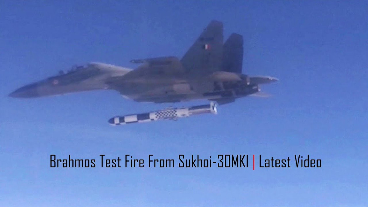 Đầu đạn mà BrahMos có thể mang theo nặng tối đa 300 kg và là loại đầu đạn bán xuyên giáp. Động cơ của BrahMos là loại động cơ phản lực đẩy sau hai giai đoạn. Ở các biến thể BrahMos-A và BrahMos-NG đầu đạn của tên lửa cũng được giảm xuống. Nguồn ảnh: Pinterest.