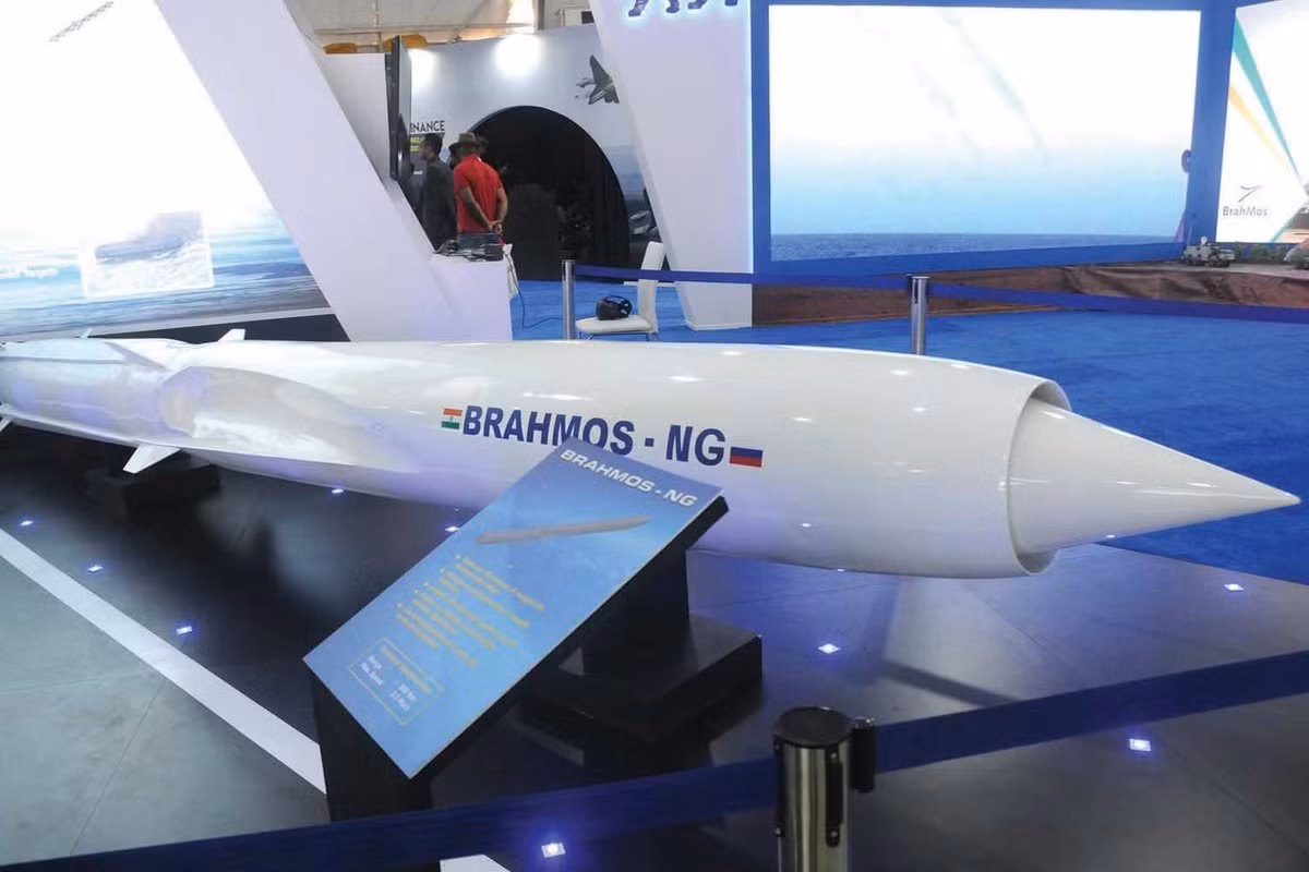 Năm ngoái, Ấn Độ cũng từng khẳng định sẽ phát triển một biến thể mới của BrahMos để có thể trang bị rộng rãi cho các phi đội chiến đấu cơ của nước này. Tuy nhiên, quá trình phát triển và thử nghiệm BrahMos-NG có thể mất từ 3 tới 5 năm (tính từ năm 2018). Nguồn ảnh: Pinterest.