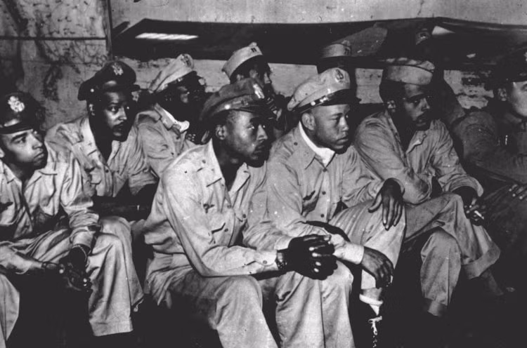 Với các thành tích của mình, lực lượng Tuskegee đã trở thành huyền thoại vì trước khi lực lượng này ra đời, không có bất cứ người Mỹ da màu nào phục vụ trong Không quân Mỹ. Thậm chí vào năm 1917, nhưng binh lính da màu từng được đào tạo làm hoa tiêu nhưng sau đó đều bị loại bỏ. Nguồn ảnh: BI.
