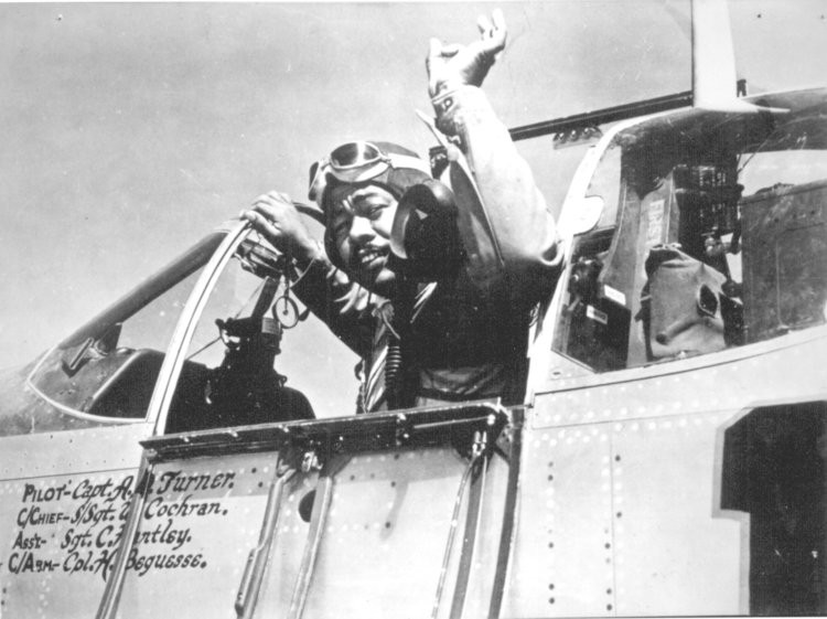 Trong thời gian huấn luyện, các phi công ném bom thuộc Không đoàn 477 Tuskegee được huấn luyện với máy bay ném bom B-25 Mitchell nhưng thực tế Không đoàn này chưa từng được tham chiến. Nguồn ảnh: BI.