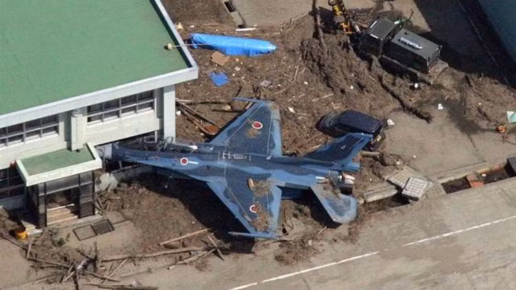 Quá trình sản xuất bắt đầu vào năm 1996 và chiếc tiêm kích F-2 đầu tiên xuất hiện trong biên chế Lực lượng Phòng vệ Nhật Bản vào năm 2000. Giống với F-16 Fighting Falcon, chiếc F-2 cũng được xếp vào hạng tiêm kích đa năng. Nguồn ảnh: Aviation.