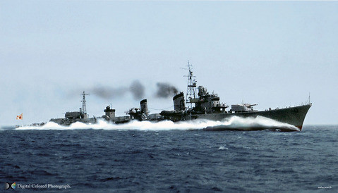 Tàu khu trục Shimakaze có độ giãn nước tối đa chỉ 3400 tấn và có thiết kế đáy tàu cực kỳ hiện đại cho phép nó giảm thiểu tối đa được lực cản của nước. Nguồn ảnh: Wiki.