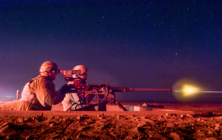 Nhiều tổ chức nhân quyền đã lên án việc Mỹ sử dụng các loại súng có cỡ đạn lớn như thế này trong khắp các trận chiến từ thế kỷ 20 tới nay, tuy nhiên trên thực tế chưa từng có cáo buộc nào về việc lính Mỹ sử dụng cỡ súng này trong các cuộc chiến tranh Triều Tiên, Việt Nam, Iraq hay Afghanistan. Nguồn ảnh: BI.