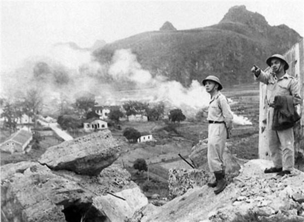 Cuối năm 1950, chiến dịch Trung Du tiếp tục được Đại tướng Võ Nguyên Giáp chỉ huy. Đây là đợt tấn công quy mô cực lớn của Quân đội ta nhằm vào phòng tuyến Trung du Bắc Bộ của Quân đội Pháp. Nguồn ảnh: TTXVN.