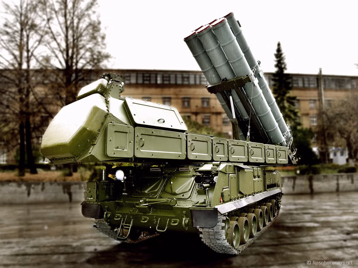 Tiếp đến là tổ hợp phòng không Viking - phiên bản xuất khẩu của tổ hợp Buk-M3. Tổ hợp Viking có khả năng khoá và tấn công cùng lúc 6 mục tiêu ở khoảng cách tối đa 65 km. Nguồn ảnh: RT.