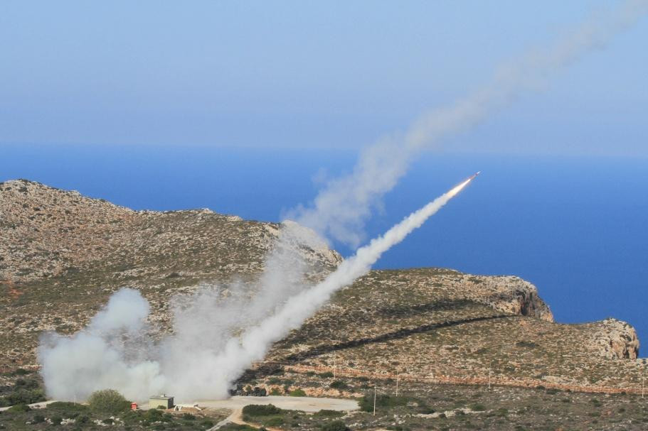 Có giá khoảng 3 triệu USD cho mỗi đơn vị, hiện tại quân đội Mỹ đang có trong tau 1106 cơ cấu phóng tên lửa Patriot và đã xuất khẩu được 172 cơ cấu phóng. Kèm theo đó, phía Mỹ được cho là đã sản xuất được hơn 10.000 tên lửa loại này. Nguồn ảnh: Pinterest.