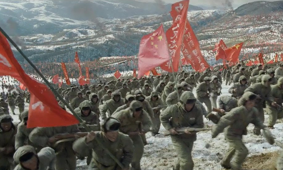 Về cơ bản, chiến thuật biển người cũng có thể coi là một cách phô trương lực lượng, đánh đòn tâm lý mạnh vào đối phương khiến đối phương vốn quân số ít hơn - sẽ sớm bị shock tâm lý dẫn đến tan rã, bỏ chạy hoặc đầu hàng. Nguồn ảnh: AMC.