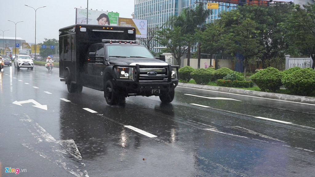 Tiếp theo sau đội "CAT" là một chiếc xe đặc chủng có bí danh bí mật khác làm nhiệm vụ đảm bảo an toàn về mặt phòng hoá cho cả đoàn di chuyển. Nguồn ảnh: Zingnews.