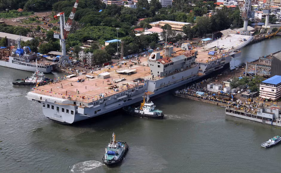 Vào năm 2014, phía Ấn Độ cho biết giá thành dự kiến để hoàn thành tàu sân bay này vào khoảng 2,7 tỷ USD. Tuy nhiên tới nay, giá thành của tàu sân bay INS Vikrant chắc chắn đã bị đội lên cao hơn nữa do thời gian thi công bị kéo ra quá dài. Nguồn ảnh: QQ.