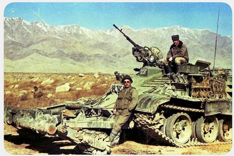 Tổng cộng trong cuộc chiến này quân đội Liên Xô đã thiệt hại 147 xe tăng bị phá huỷ tại chỗ hoặc bị hư hỏng nặng không thể sửa chữa dược. Ảnh: Xe công binh trên khung gầm xe tăng T-72 được Liên Xô sử dụng cho nhiệm vụ rà phá mìn ở Afghanistan. Nguồn ảnh: Ati.