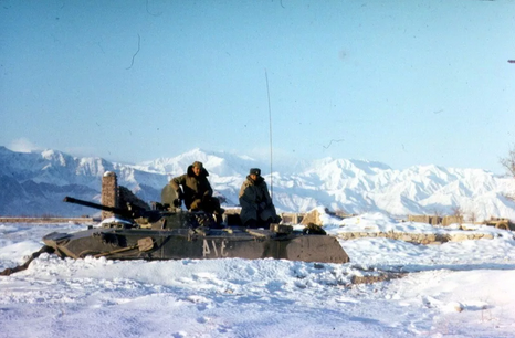 Tổng cộng phía Liên Xô còn chịu thiệt hại tới 1314 xe chiến đấu bộ binh và xe chở quân các loại. Đây là con số thiệt hại cực lớn cho phía Liên Xô khi lúc đông nhất tại Afghanistan, lực lượng thiết giáp và xe chiến đấu bộ binh của Moscow cũng không vượt quá 2000 chiếc. Nguồn ảnh: Ati.
