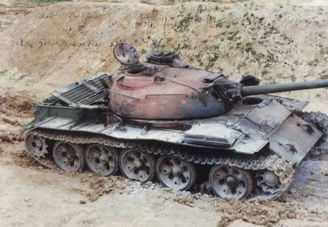 Đây là một thiệt hại khá lớn, tương đương với gần 1/10 số lượng xe tăng chiến đấu chủ lực được Liên Xô điều sang chiến trường này. Theo nhiều nguồn tin, lúc đông nhất ở Afghanistan có khoảng 1800 xe tăng Liên Xô. Nguồn ảnh: Ati.