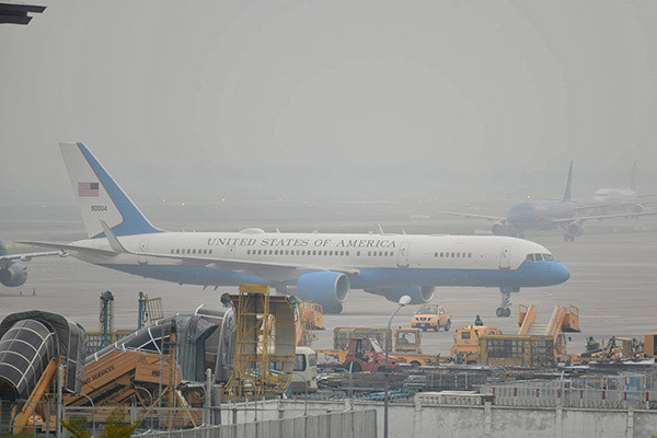 Đây là phiên bản quân sự của máy bay Boeing 757-200 đã được cải biên lại bởi Không Quân Mỹ. Loại máy bay này bắt đầu được phục vụ Nội Các Mỹ kể từ năm 1998 tới nay. Nguồn ảnh: Aviation.