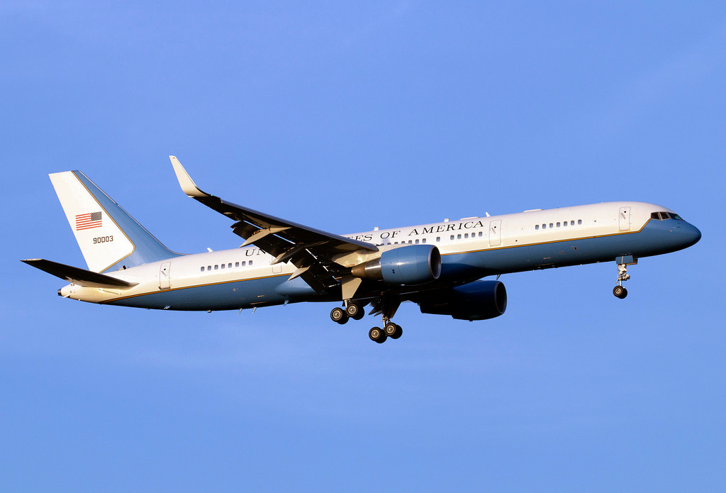 Trong trường hợp Tổng thống Mỹ muốn di chuyển tới các vùng hẻo lánh, không có đường băng đủ dài để chiếc Không Lực Một hạ cánh, chiếc Không Lực Hai sẽ được huy động. Nguồn ảnh: Aviation.