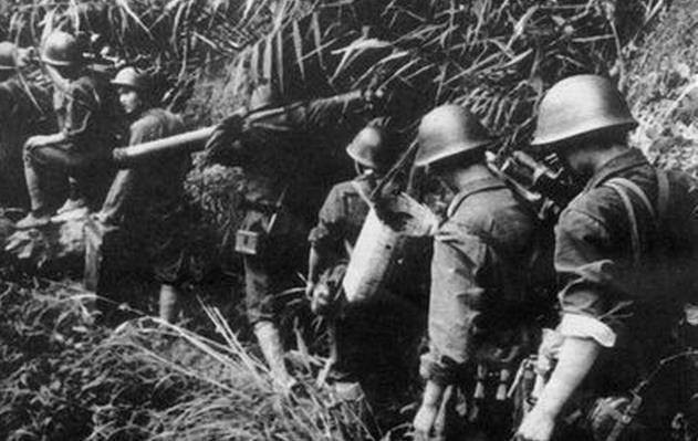 Về cơ bản đây là khẩu cối B-10 do Liên Xô thiết kế được Trung Quốc tự sản xuất trong nước với cỡ nòng 82mm. Tuy nhiên phiên bản của Trung Quốc có trọng lượng lớn hơn và thường cần tới chân đế để có thể bắn được với độ chính xác cao nhất. Nguồn ảnh: Lishixilu.