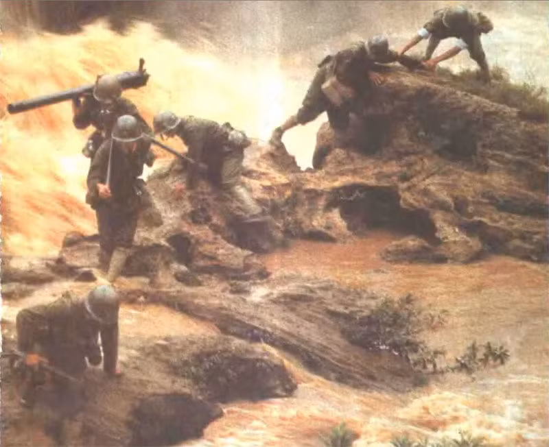 Địa hình hiểm trở trong cuộc chiến tranh Biên giới với Việt Nam khiến binh lính Trung Quốc rất vất vả để vận chuyển được khẩu cối không giật này vào vị trí chiến đấu. Nguồn ảnh: Lishixilu.