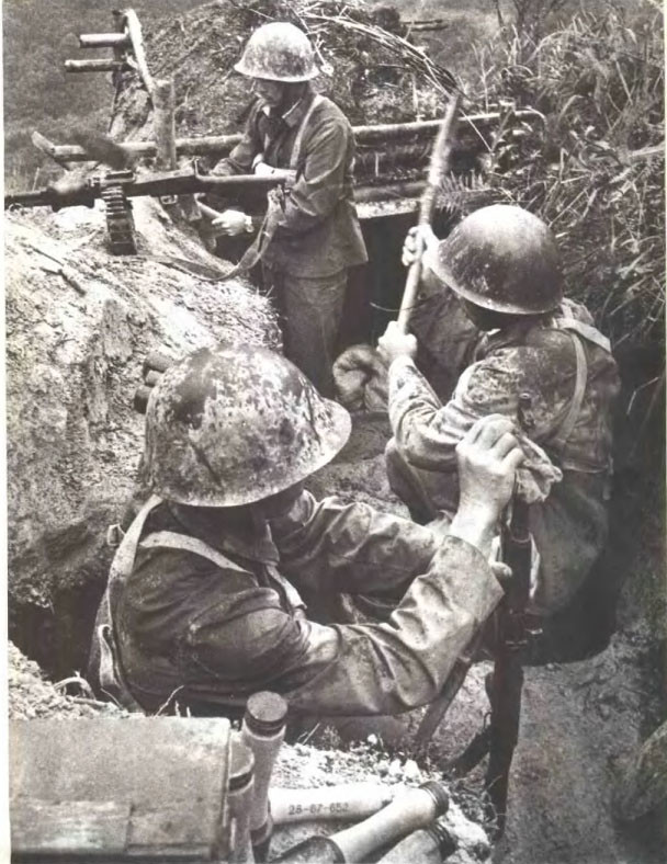 Với nhiệm vụ bắn áp chế và cung cấp hoả lực dày đặc trên chiến trường, khẩu trung liên Type 67 của Trung Quốc có phần lép vế hơn nhiều vũ khí của ta khi tính năng chiến đấu của nó giảm dần sau mỗi hộp tiếp đạn. Nguồn ảnh: BBS.