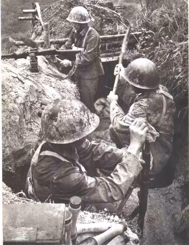 Với nhiệm vụ bắn áp chế và cung cấp hoả lực dày đặc trên chiến trường, khẩu trung liên Type 67 của Trung Quốc có phần lép vế hơn nhiều vũ khí của ta khi tính năng chiến đấu của nó giảm dần sau mỗi hộp tiếp đạn. Nguồn ảnh: BBS.