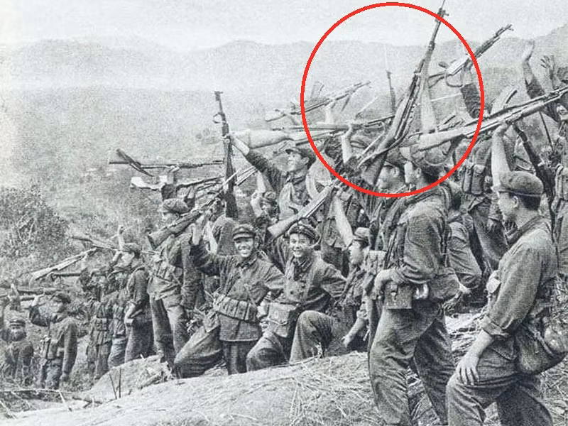 Mặc dù vậy, việc phải trang bị Type 63 cho quân chính quy cho thấy khả năng yếu kém về mặt trang bị của quân đội Trung Quốc khi họ không thể trang bị đại trà được súng trường tấn công mà buộc phải trang bị thêm cả súng trường tự động trong biên chế chính thức của mình. Nguồn ảnh: BBS.