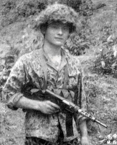 Loại tiểu liên này có hai phiên bản với một phiên bản sử dụng nòng giảm thanh gắn liền với súng, không thể tháo rời và một phiên bản khác không sử dụng nòng giảm thanh. Nguồn ảnh: BBS.