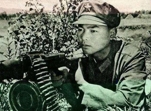 Về trung liên, Trung Quốc cũng trang bị cho bộ binh của họ loại trung liên Type 67. Loại trung liên này có cấu tạo khá tương đồng với dòng trung liên PK do Liên Xô thiết kế nhưng có chung đặc điểm với Type 56 đó là cũng sử dụng loại thép chất lượng kém hơn so với bản gốc của Liên Xô. Nguồn ảnh: BBS.