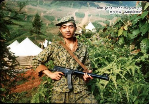 Đây là loại tiểu liên được Trung Quốc trang bị đặc biệt cho các đơn vị đặc nhiệm nhưng số lượng rất hạn chế. Về tính năng chiến đấu, loại tiểu liên này được cho là có tầm hiểu quả chỉ dưới 100 mét dù nòng súng vẫn dài tương đương với AK-47. Nguồn ảnh: BBS.