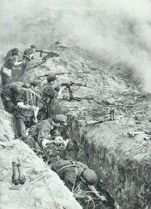 Về cơ bản, khi cuộc Chiến tranh Biên giới 1979 nổ ra Trung Quốc có trang bị bộ binh khá tương đồng với phía Việt Nam nhưng thực tế, các trang bị của Trung Quốc phần lớn không so được với trang bị của phía ta - vốn dĩ phần nhiều được Liên Xô viện trợ và chiến lợi phẩm từ thời đánh Mỹ. Nguồn ảnh: BBS.