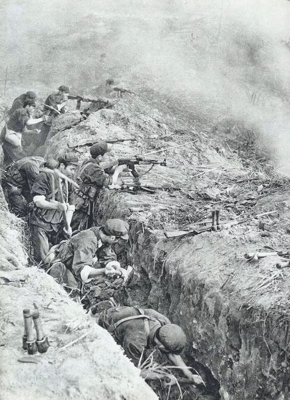 Về cơ bản, khi cuộc Chiến tranh Biên giới 1979 nổ ra Trung Quốc có trang bị bộ binh khá tương đồng với phía Việt Nam nhưng thực tế, các trang bị của Trung Quốc phần lớn không so được với trang bị của phía ta - vốn dĩ phần nhiều được Liên Xô viện trợ và chiến lợi phẩm từ thời đánh Mỹ. Nguồn ảnh: BBS.